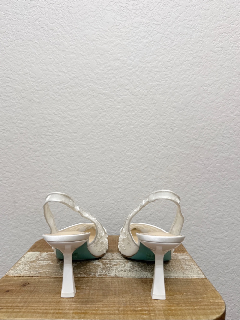 Betsey Johnson Nikki Embroidered Mesh Slingback Pumps Ivory Size 11 - Picture 6 of 8